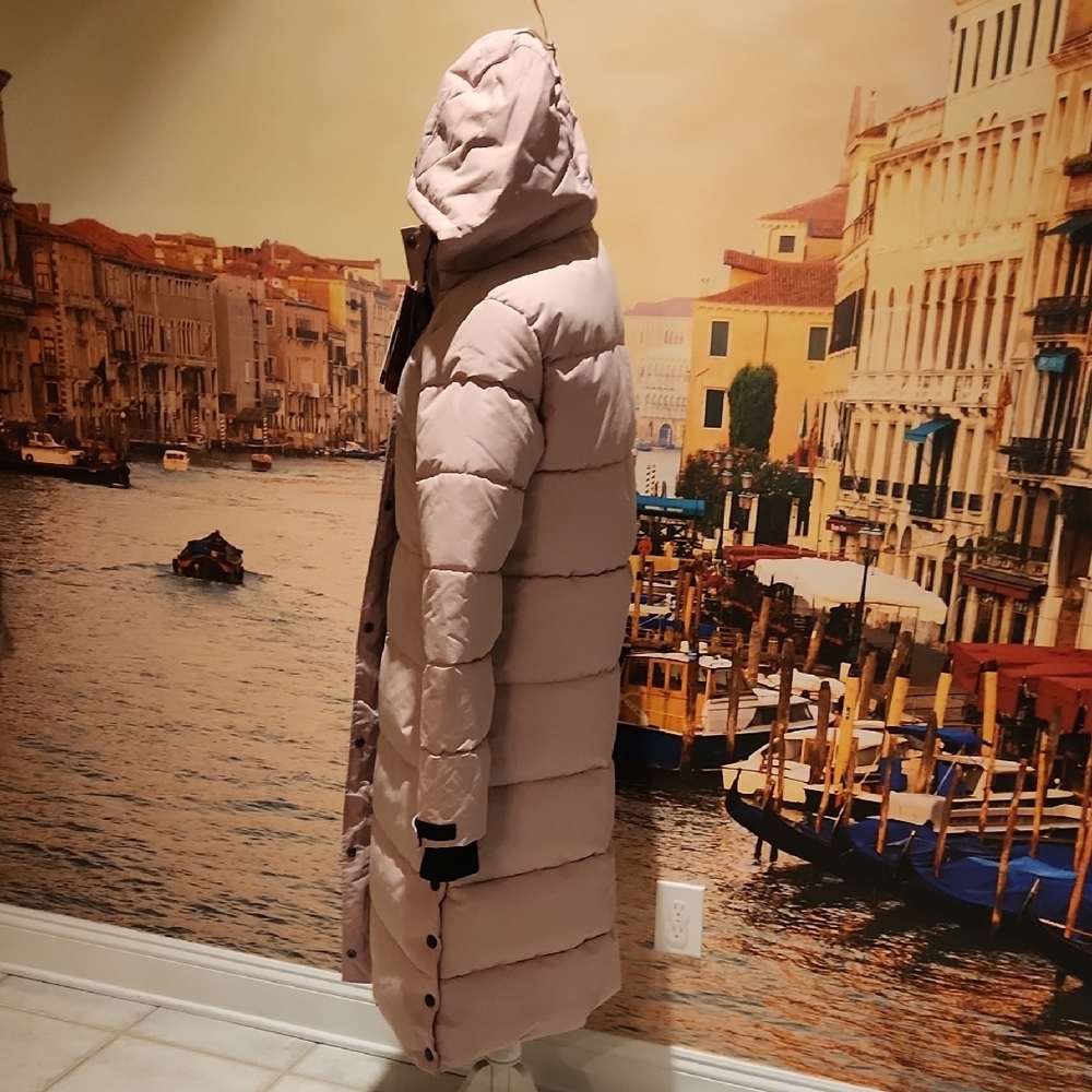 Elegant Women's Blush Puffer Coat - Picture 9 of 17